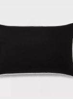 poduszka czarny welur z białą lamówką 30×50