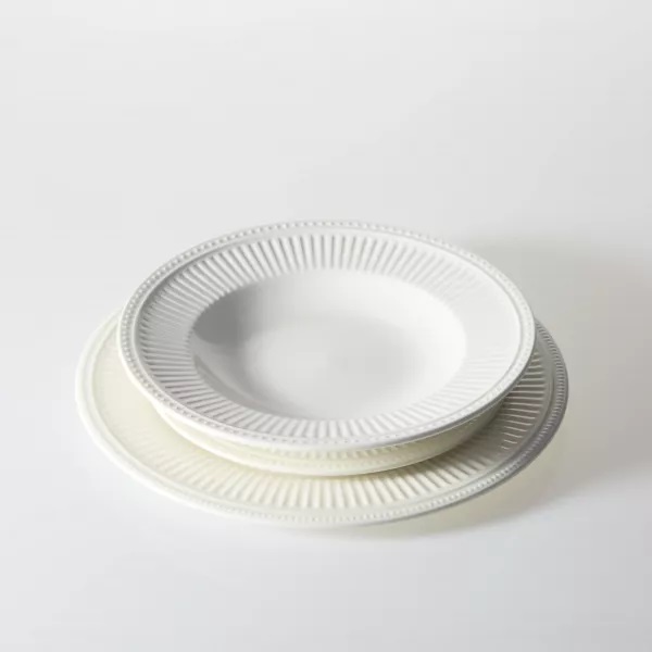 Zestaw talerzy Claressa 18 el. – elegancja i styl w bieli bm