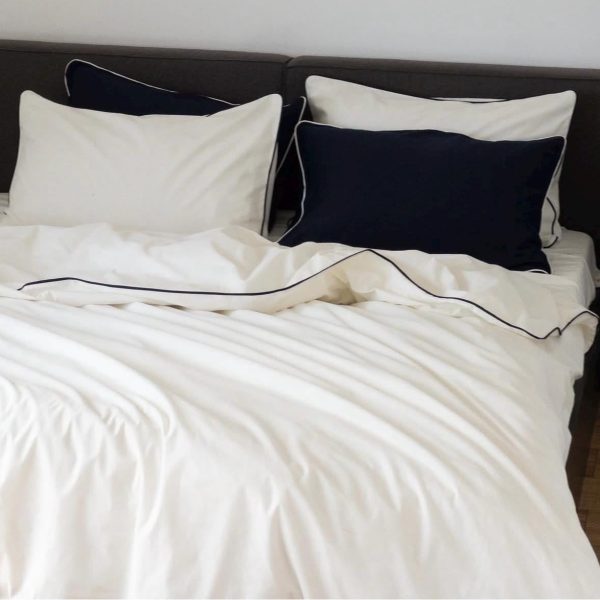 Bambusowa pościel biała z czarną lamówką sin al