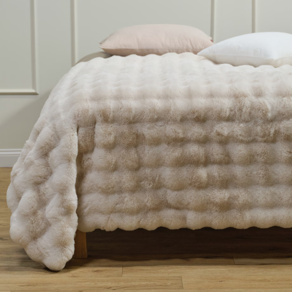 Beżowa narzuta premium futerkowa 180x200 cm Wyprzedaż